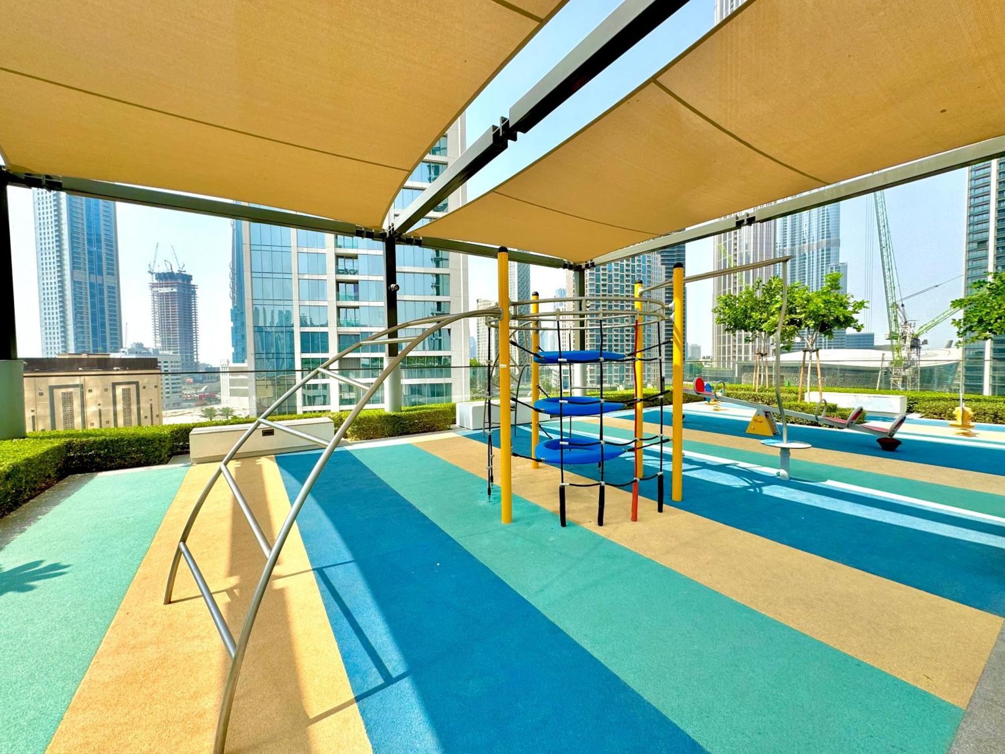 Modern 2br Near Mall & Burj Khalif Ferienhaus