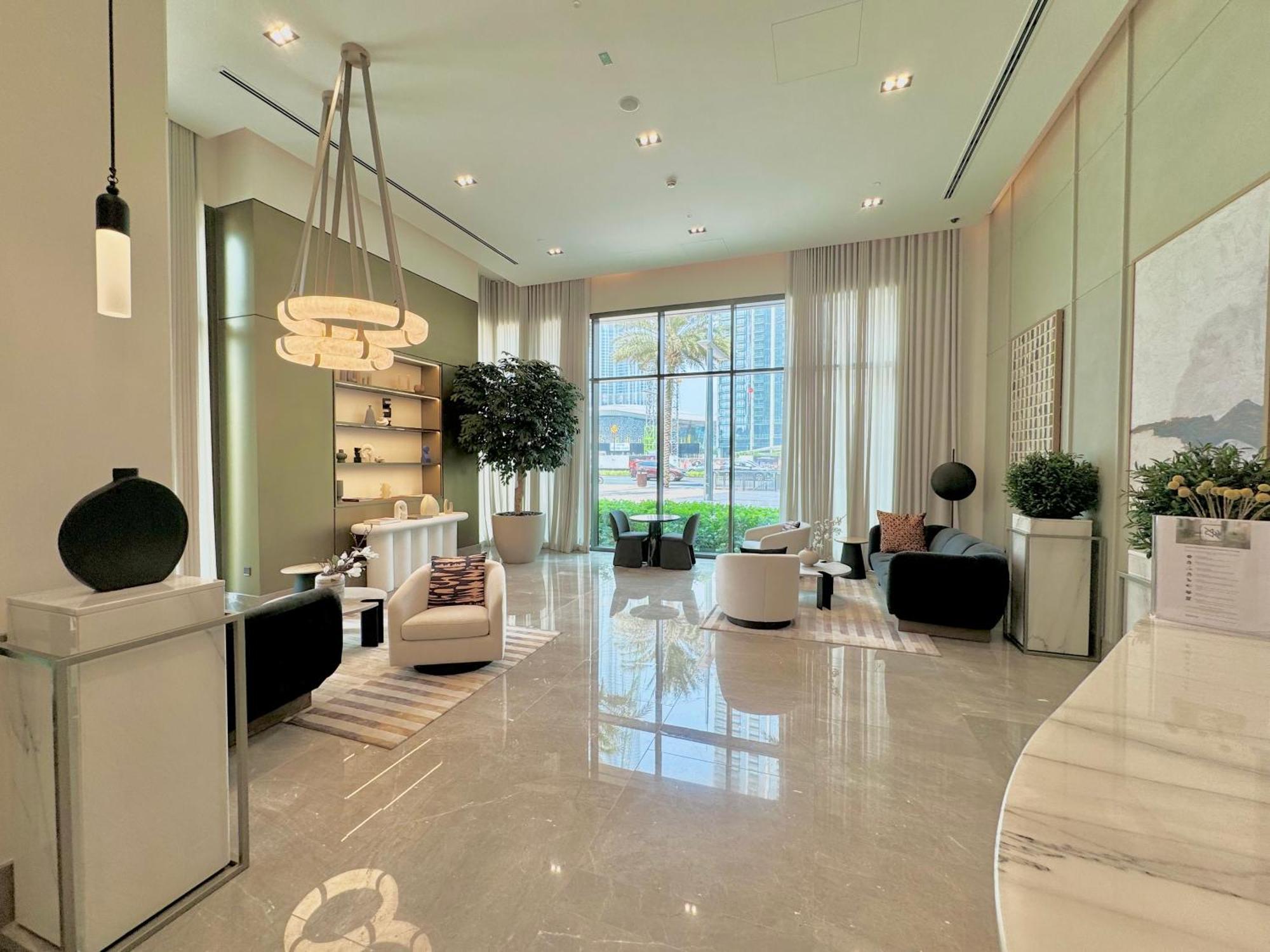 Modern 2br Near Mall & Burj Khalif Ferienhaus